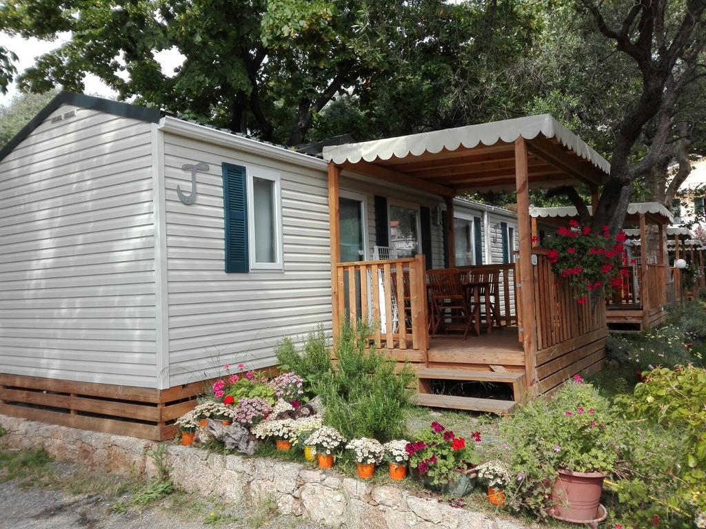 אלבניה Camping Delfino מראה חיצוני תמונה